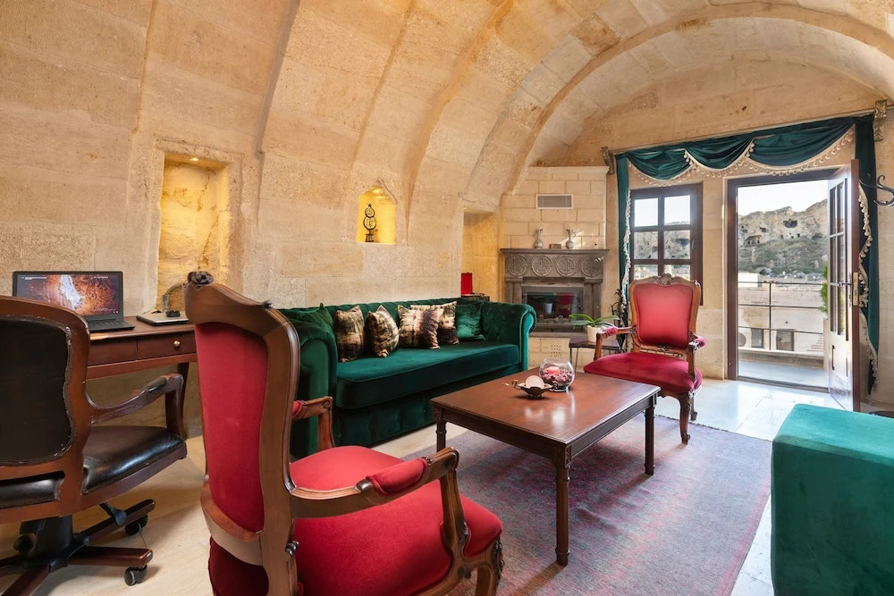 Elysion Cave Suites