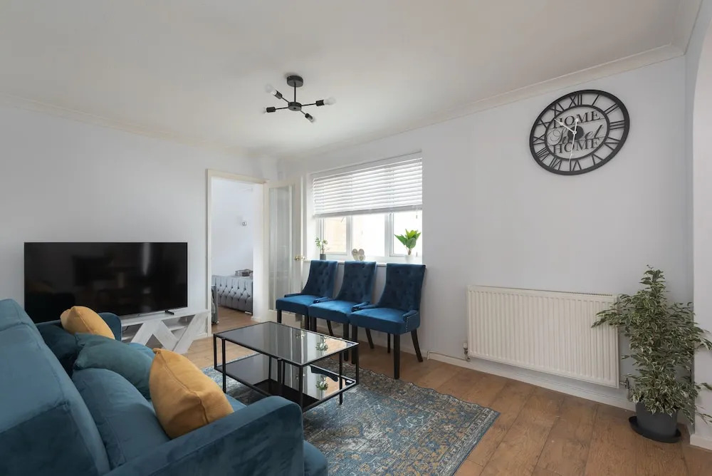 Milton Keynes Close to Station 6 bed Free Parking