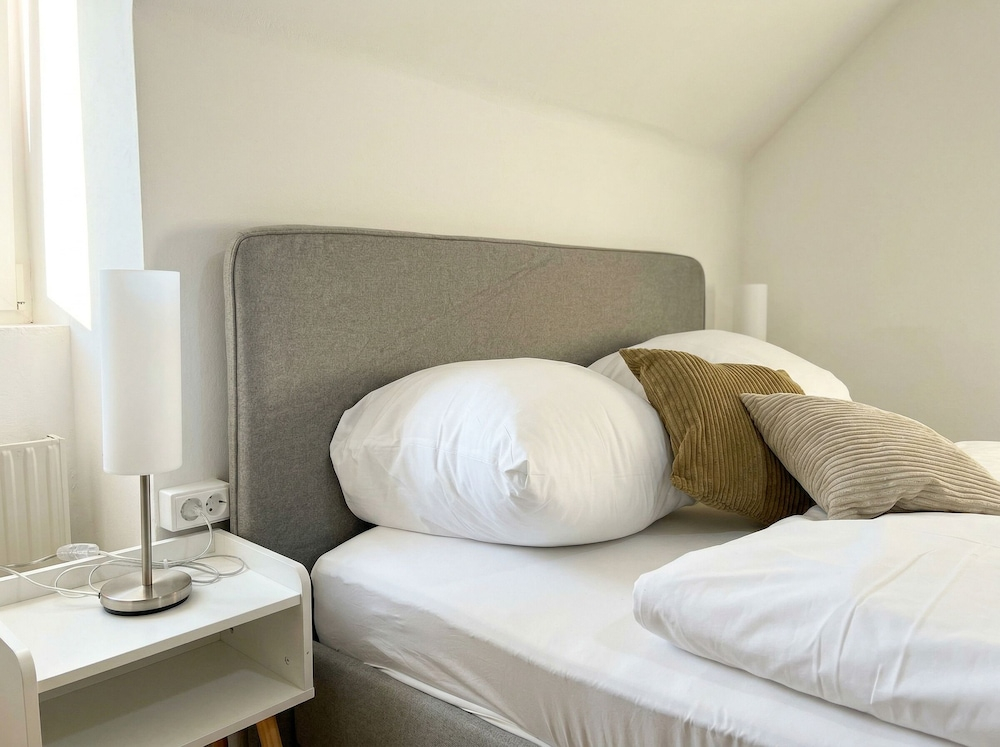 Lovely 3BR Apt With Balcony Rennweg