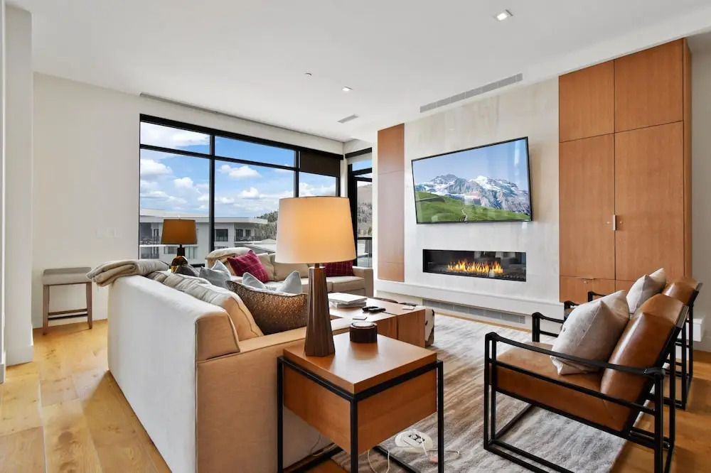 Stunning 4-bdr Penthouse With Rooftop Deck Ski-in out Access Pool hot Tubs 5-star Amenities