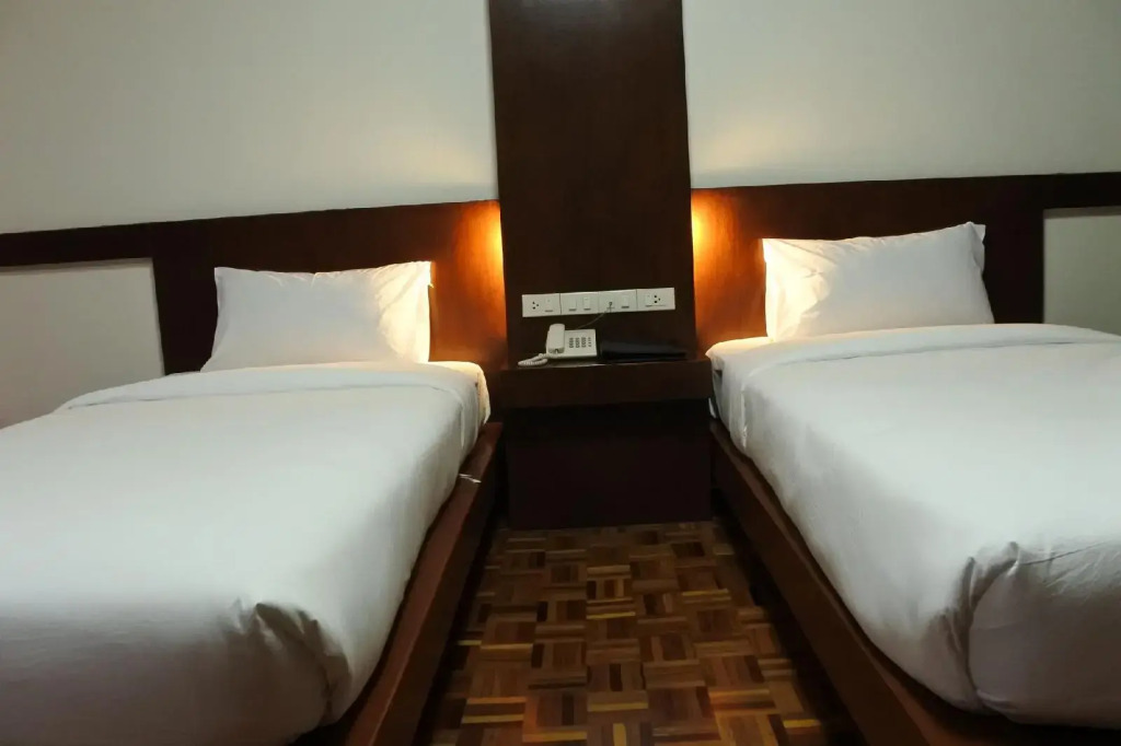 Suriwongse Tower Inn