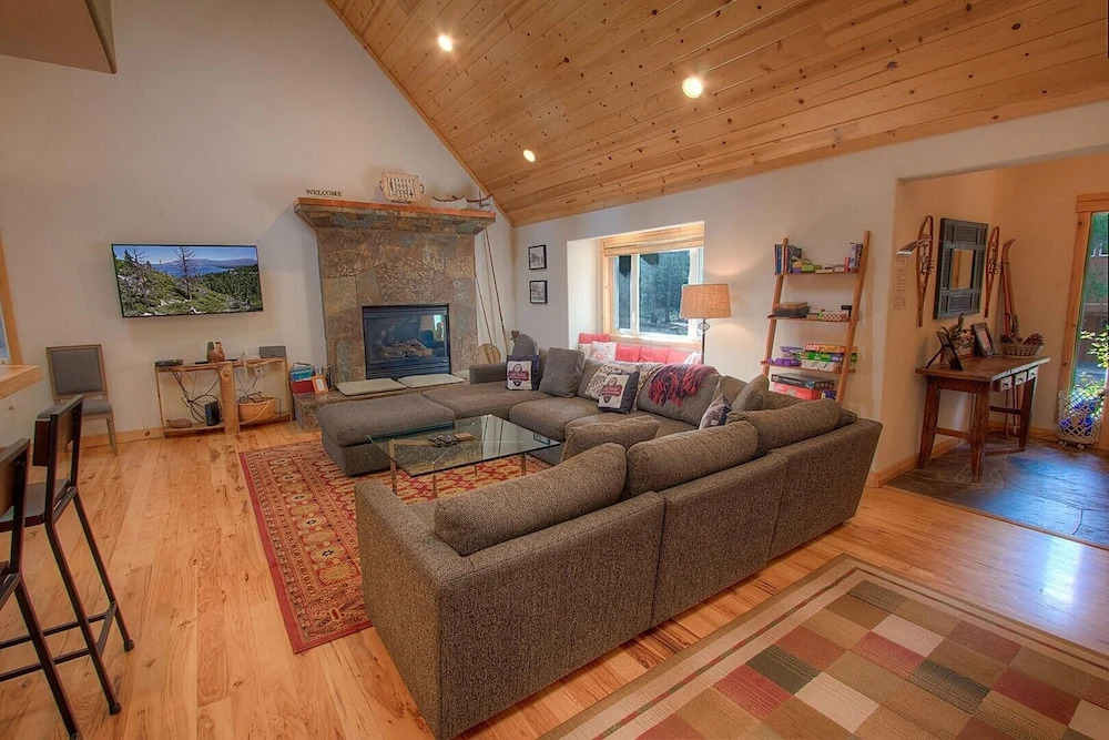 Knotty Pine Retreat 3 Bedroom Home
