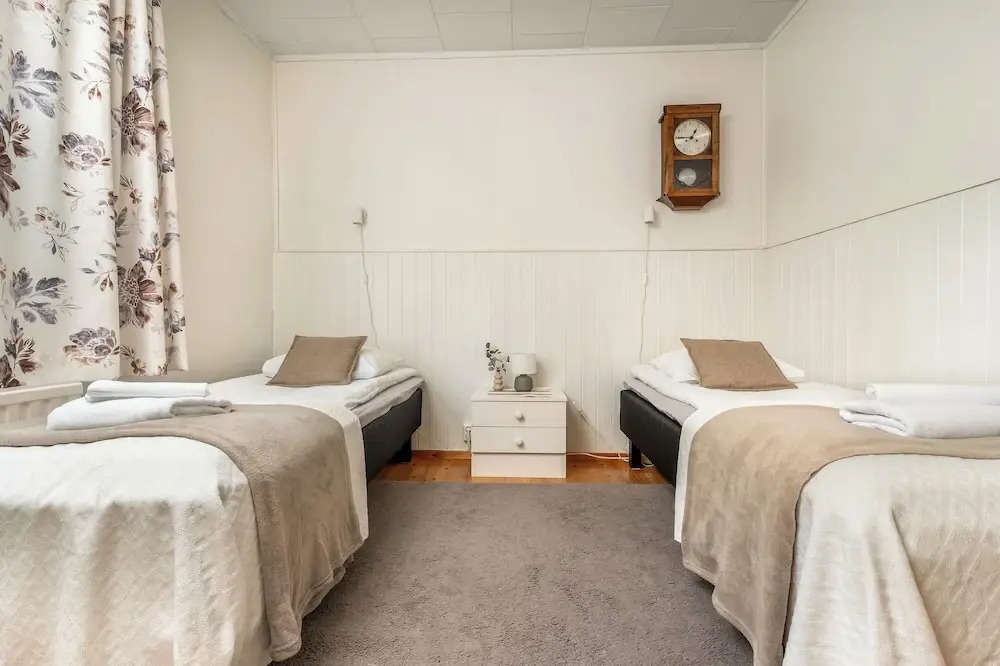 Spacious 3BR House - River View & Sauna