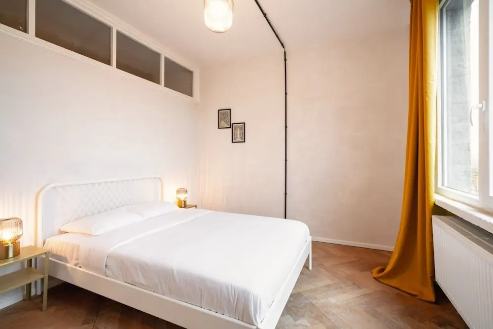 Very Large Central Station 2br/14p Apartment