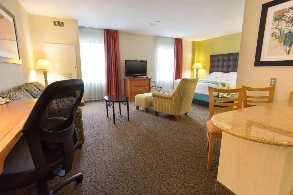 McAllen Plaza Hotel & Suites
