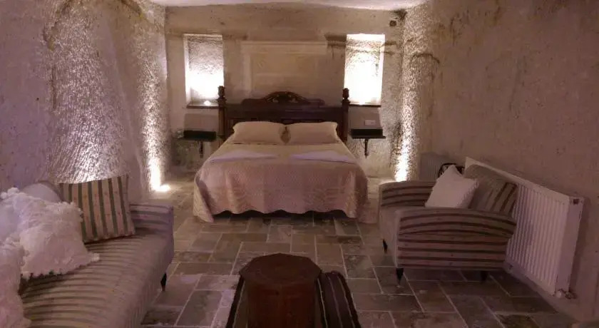 Oddest Cave Suite Aparts