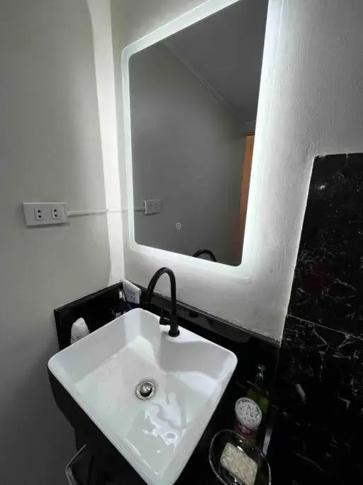 Cozy Ocean Blue Condo 43in TV & Netflix