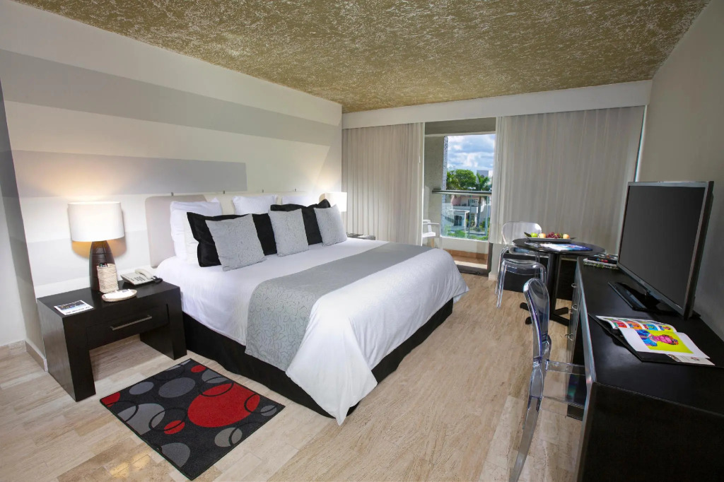 Oh! Cancun - The Urban Oasis & Beach Club