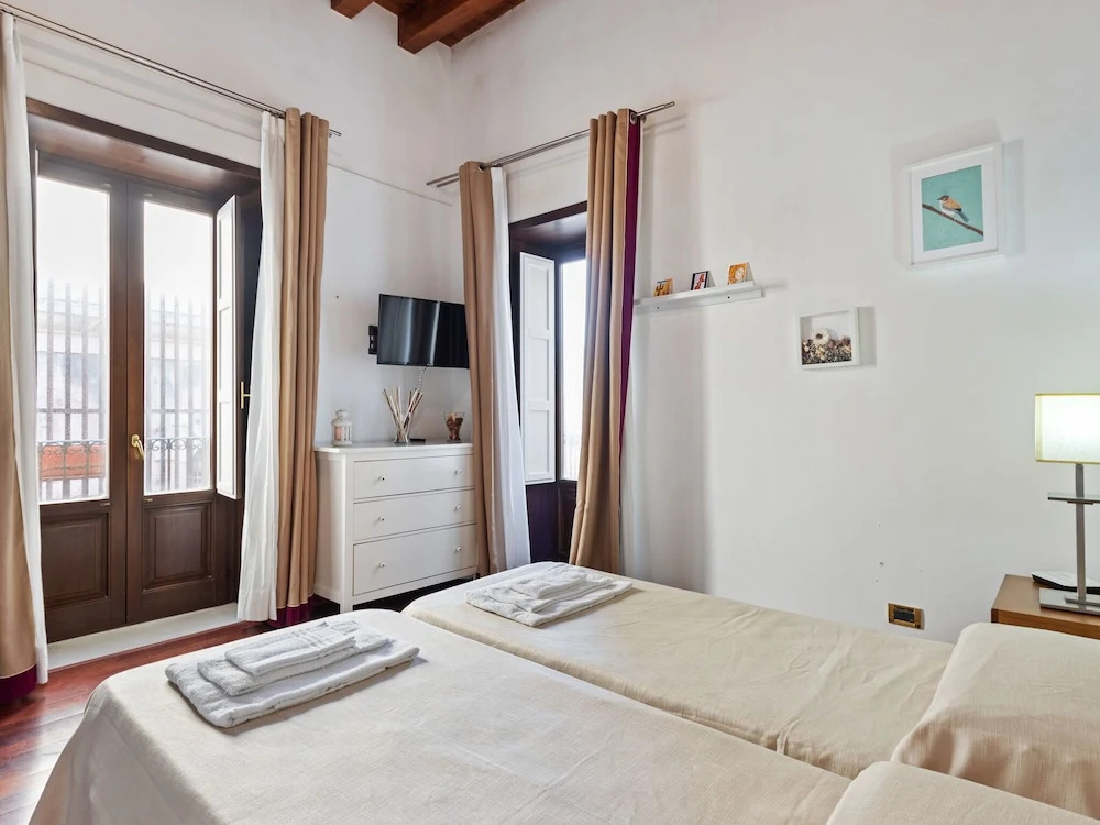 Gorgeous Holiday Home in Ortigia With Balcony
