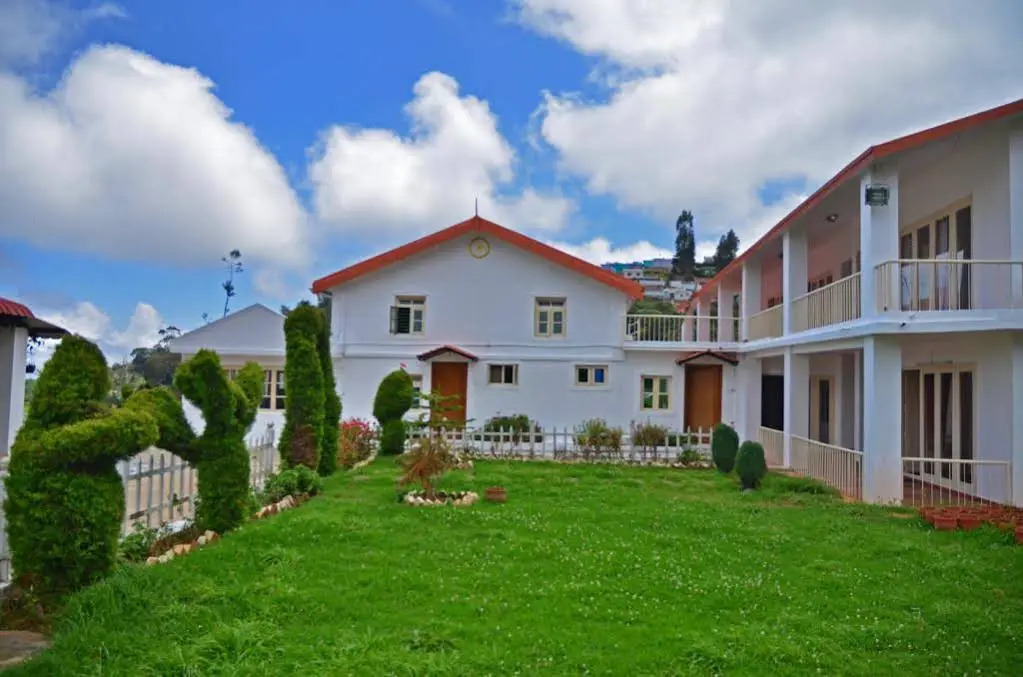 SILENT VALLEY FARMSTEAD OOTY by VOYE HOMES