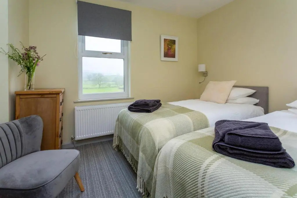 Howgills House - Sole use with 2 Hot Tubs in Yorkshire countryside location