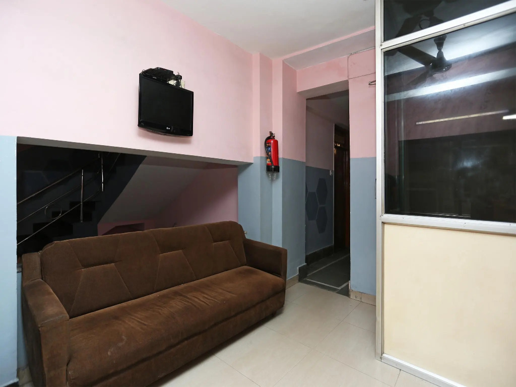 OYO 13669 Hotel Satnam