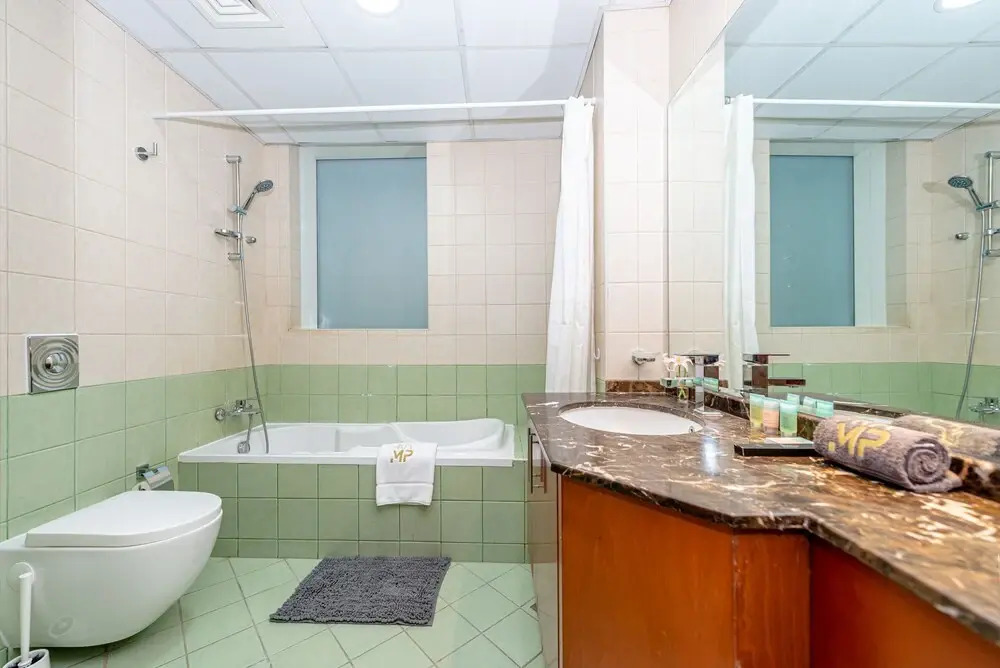 Marco Polo - Stunning Getaway in Condo with Lake and City Views