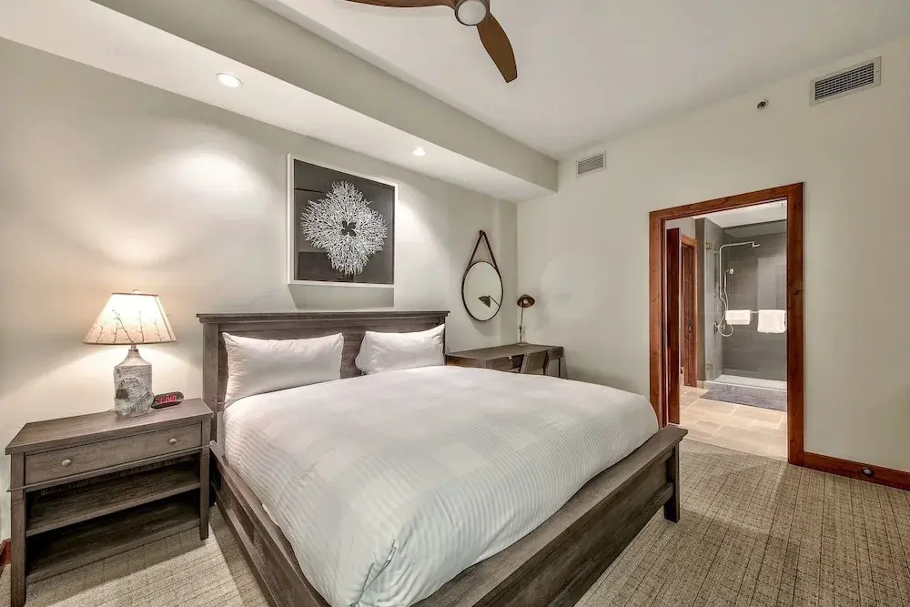 Luxury Three Bedroom Residence Steps From Heavenly Village Condo