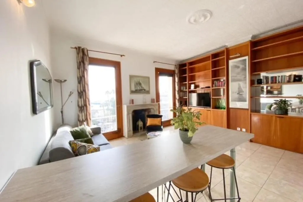 Quai St Pierre 2 bedrooms apt with sea view