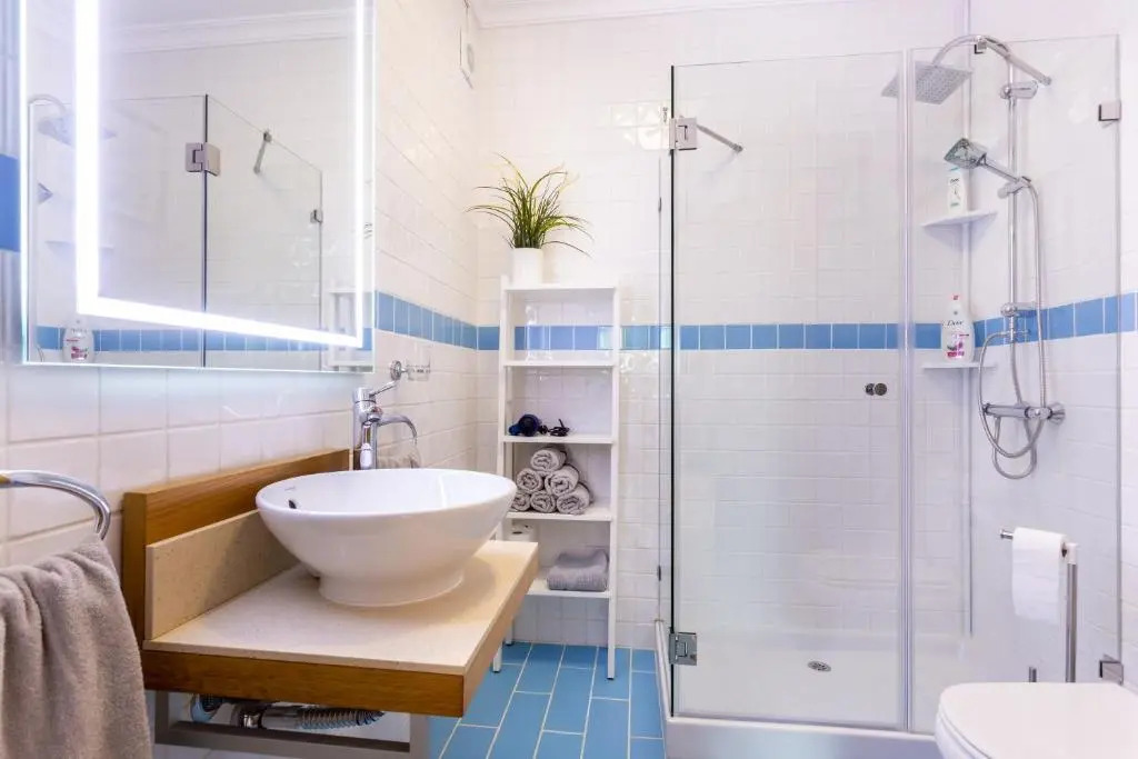 Sacha's sweet home, lovely 2 bedroom apartment, walking distance to town, beach and marina