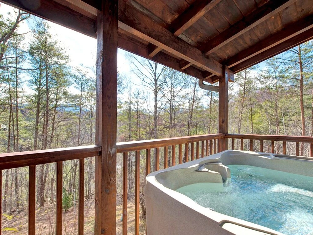 Black Bear Hideaway 3 Bedroom Home with Hot Tub