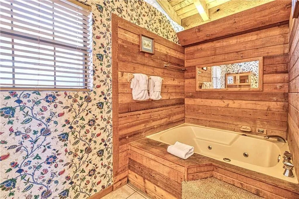 Creekside, 4 Bedrooms, Pool Access, WiFi, Fireplace, Sleeps 10