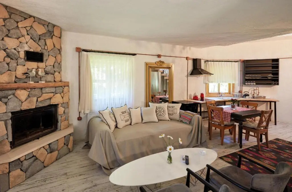 Dachas Cove Hotel