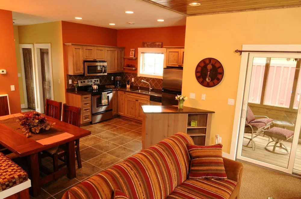 Trappers Landing Lodge
