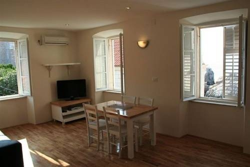 Deluxe Rooms with a terrace view at Old City Gate