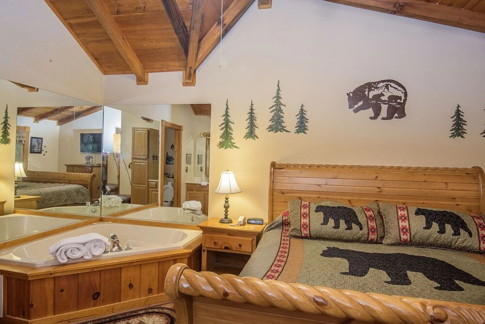 ER51 - Natures Grace Retreat - Great location, Close to all the action! cabin