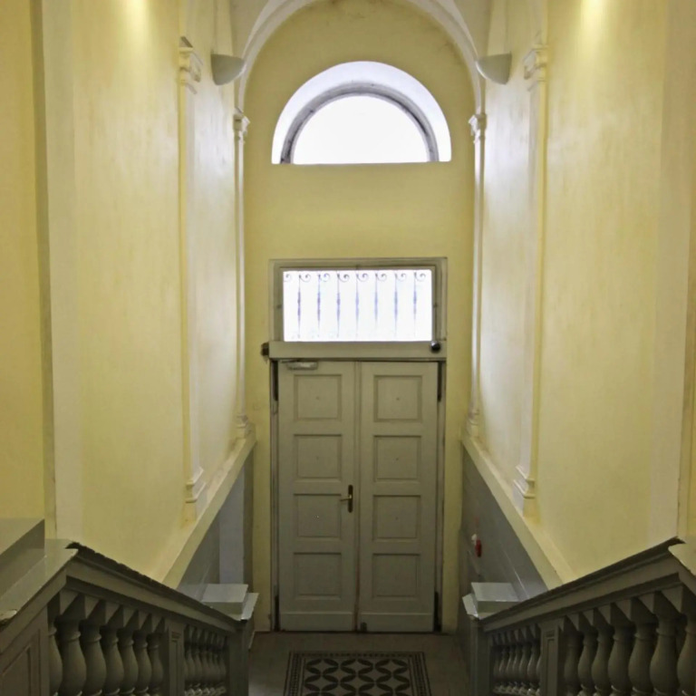 Riverside Palace Apartments