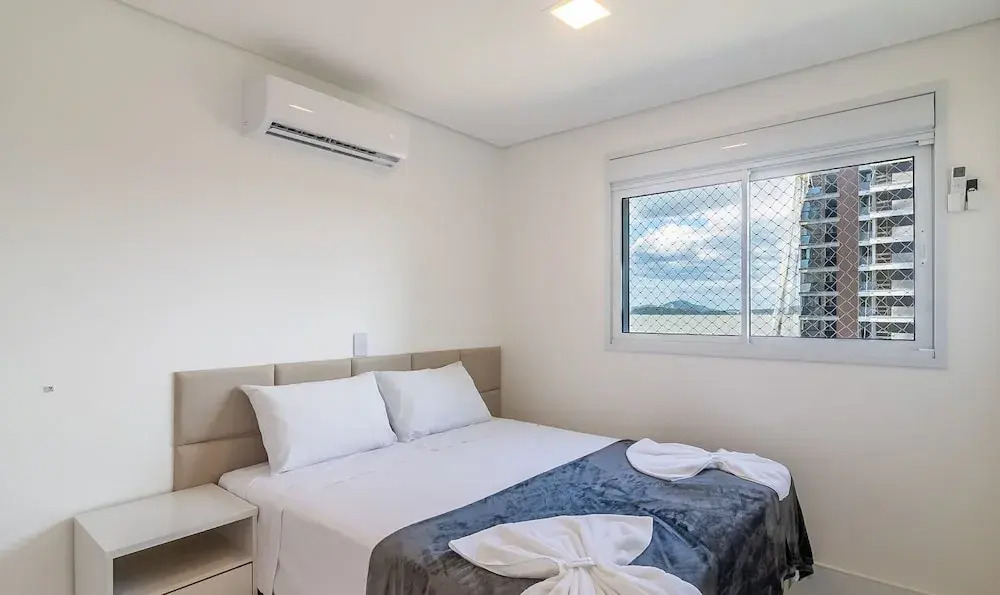 Seafront Condominium With Pool - SHC