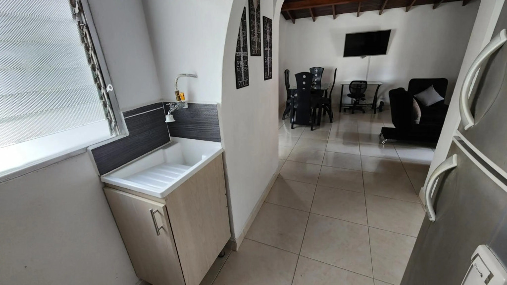 confortable apartamento en envigado muy central wifi de 300 megas