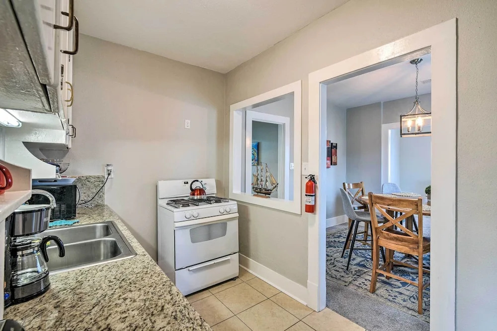 Walk to Beach: Galveston Home w/ Grill Near Pier!