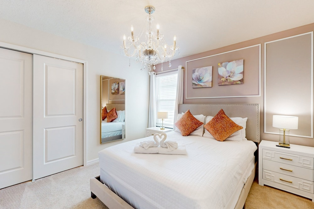 Inviting Family-friendly Home W/private Pool, Spa, Central AC, & W/D