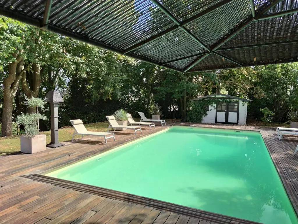 Villa avec vue et piscine à moins d'1h de Paris