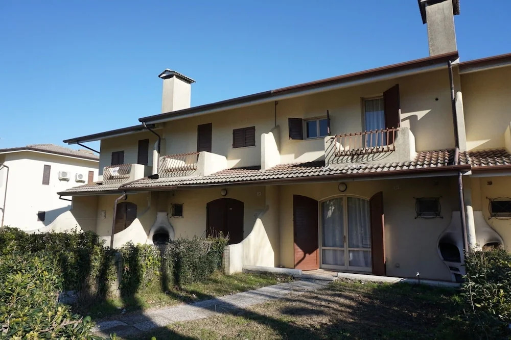 Wonderful Villa With Huge Pool and Barbecue