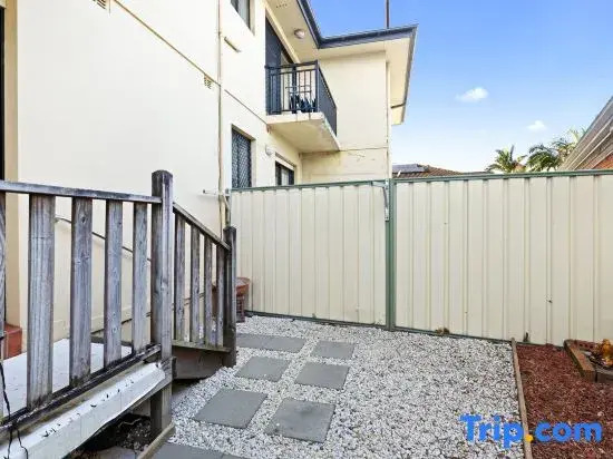 Well-Located 2BR Apartment in Auburn – Walk to Station & Shops