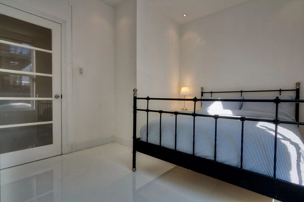 Modern 2BR in Trendy Plateau by Namastay