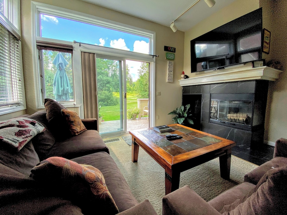 FV3 F3 Well Appointed Townhome a Short Walk to the Mount Washington Hotel
