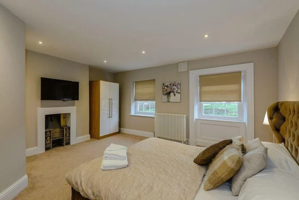 Luxury Listed Townhouse 350 Yds From Racecourse