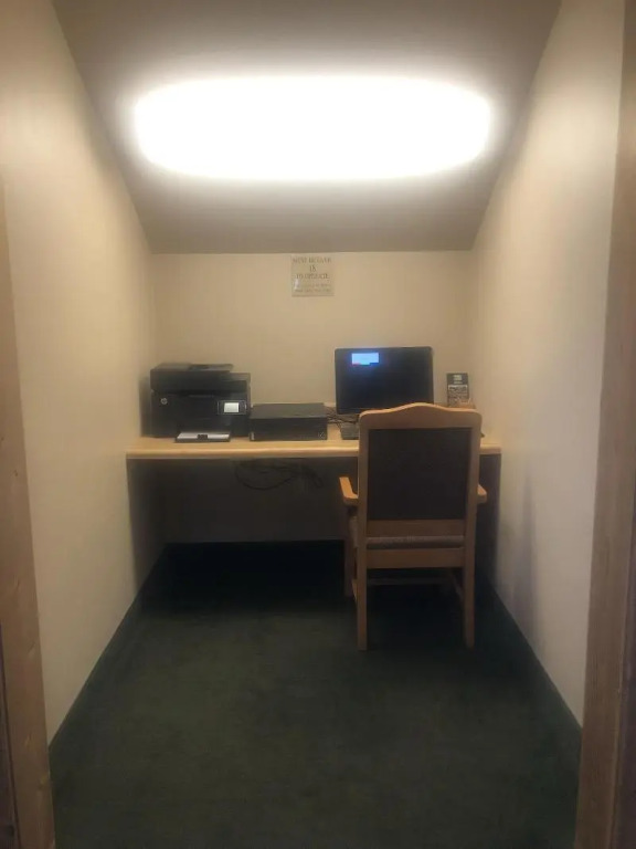 Kelly Inn and Suites Mitchell