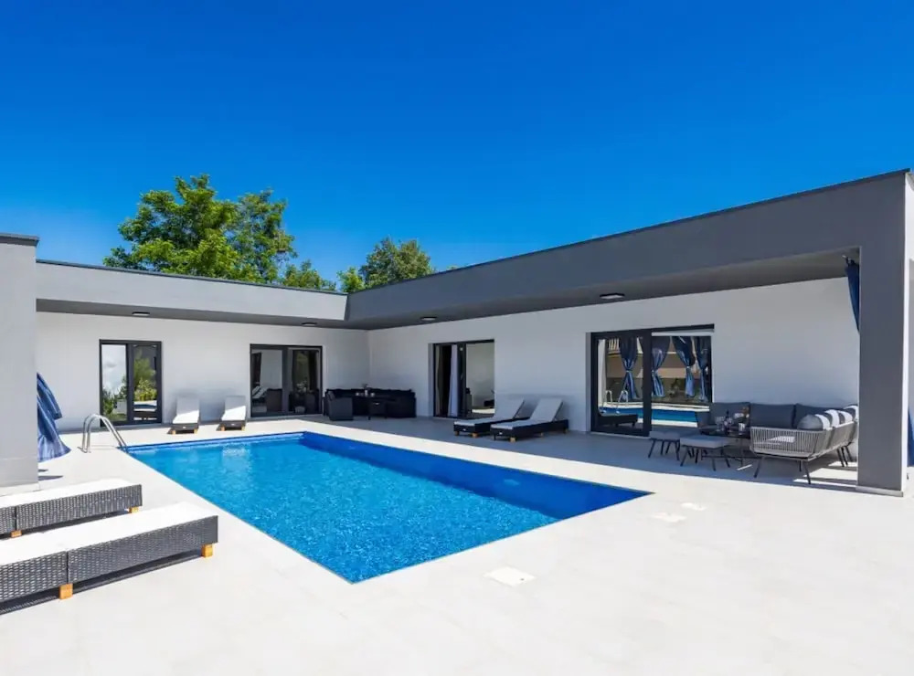 Villa Pool House Fancy