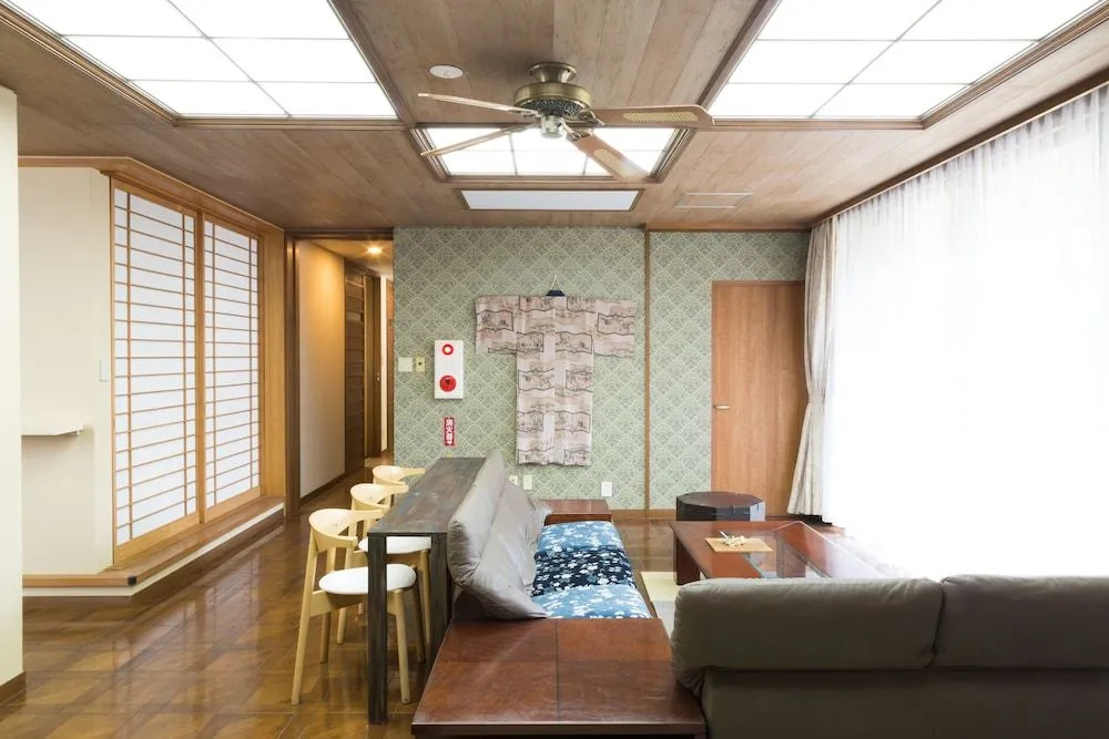 GUESTHOUSE HAKOZAKI GARDEN - Hostel