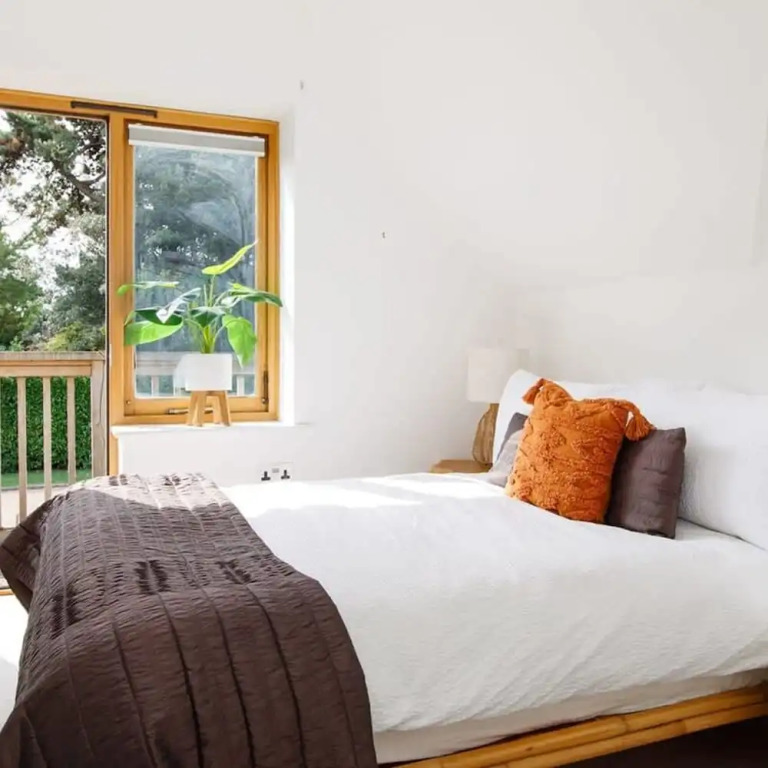 Secluded Barn Style Home With hot tub - Sleeps 12