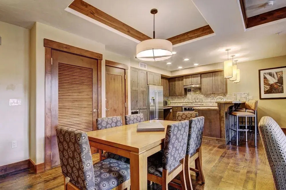 One Ski Hill Place S8211