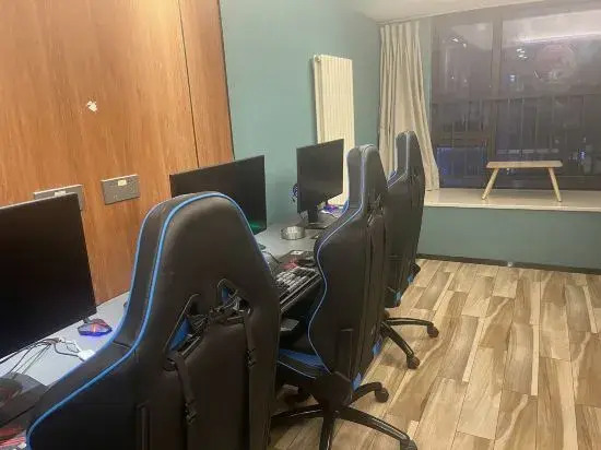 Fengfan Esports Viewing Hotel (Zhengzhou Erqi Wanda Fengzhuang Subway Station Store)