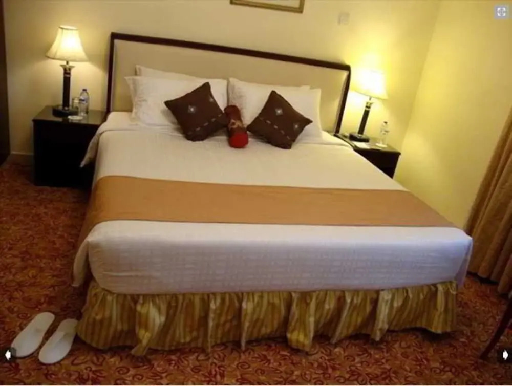Al Muraqabat Plaza Hotel Apartments