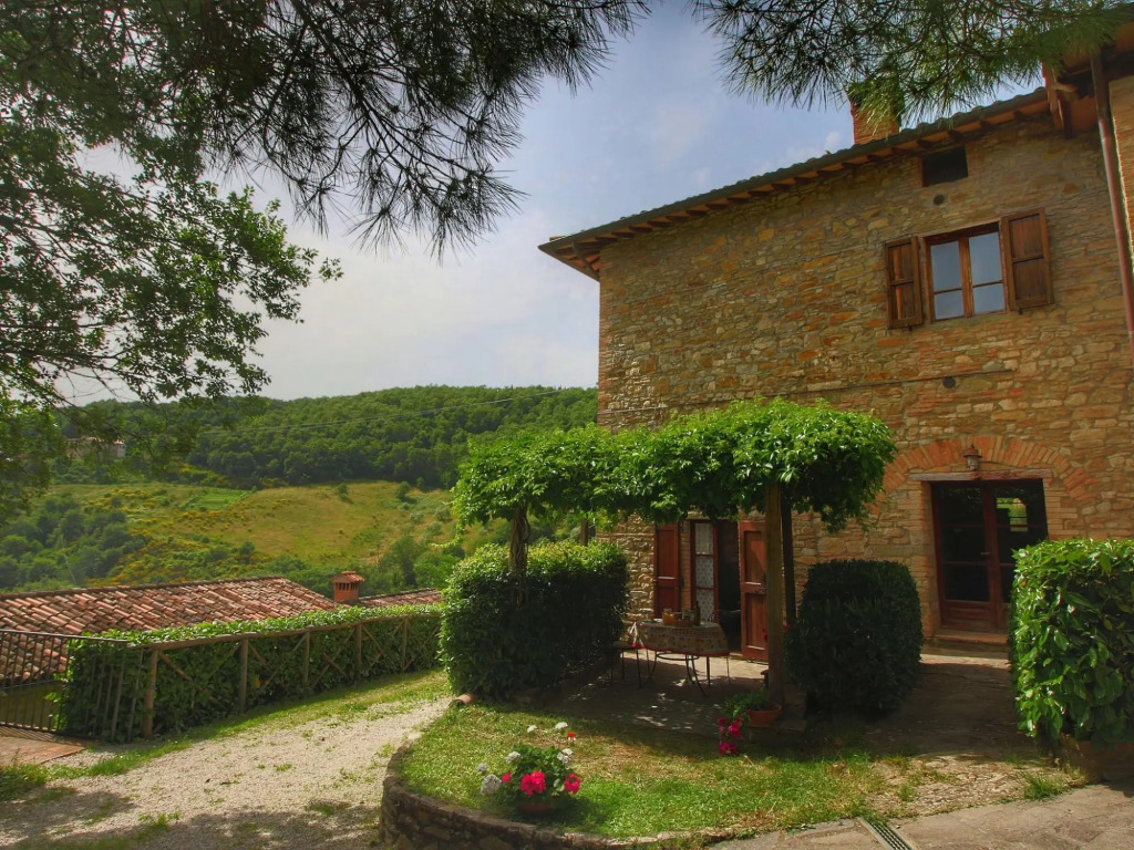 Farmhouse with stables, horses and the ability to make horseback riding
