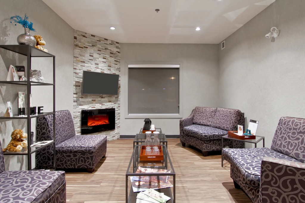 Home Inn & Suites Regina Airport
