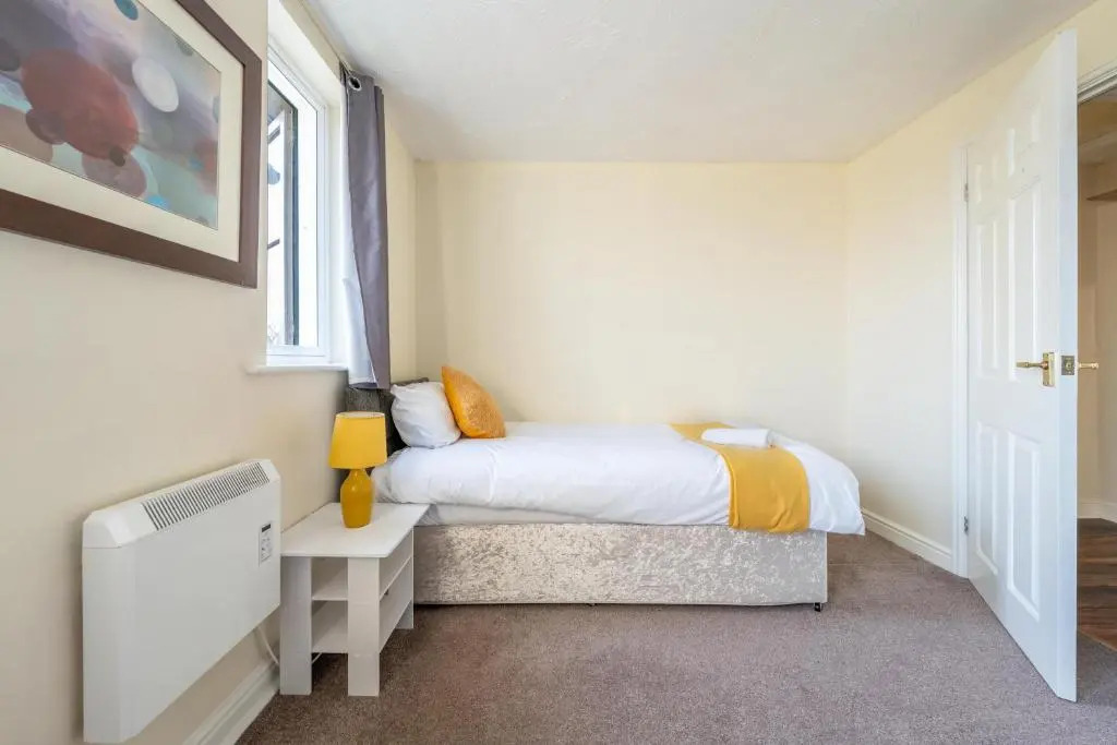 Lovegrove Contractor Stay with Free WI-FI in Slough