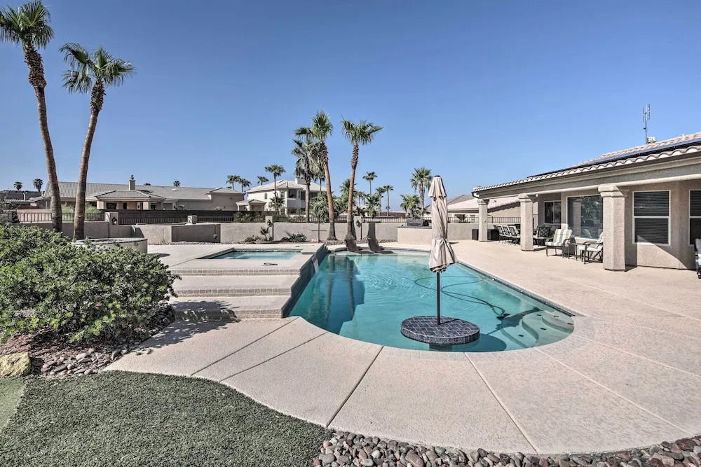 Putting Green & Bbq: Modern Lake Havasu Oasis!