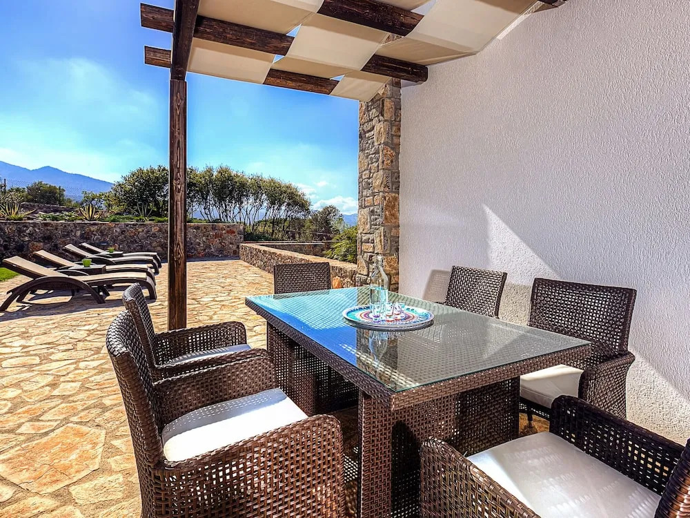 Great Villa, Enormous Pool, Nice Location near Village Sisi
