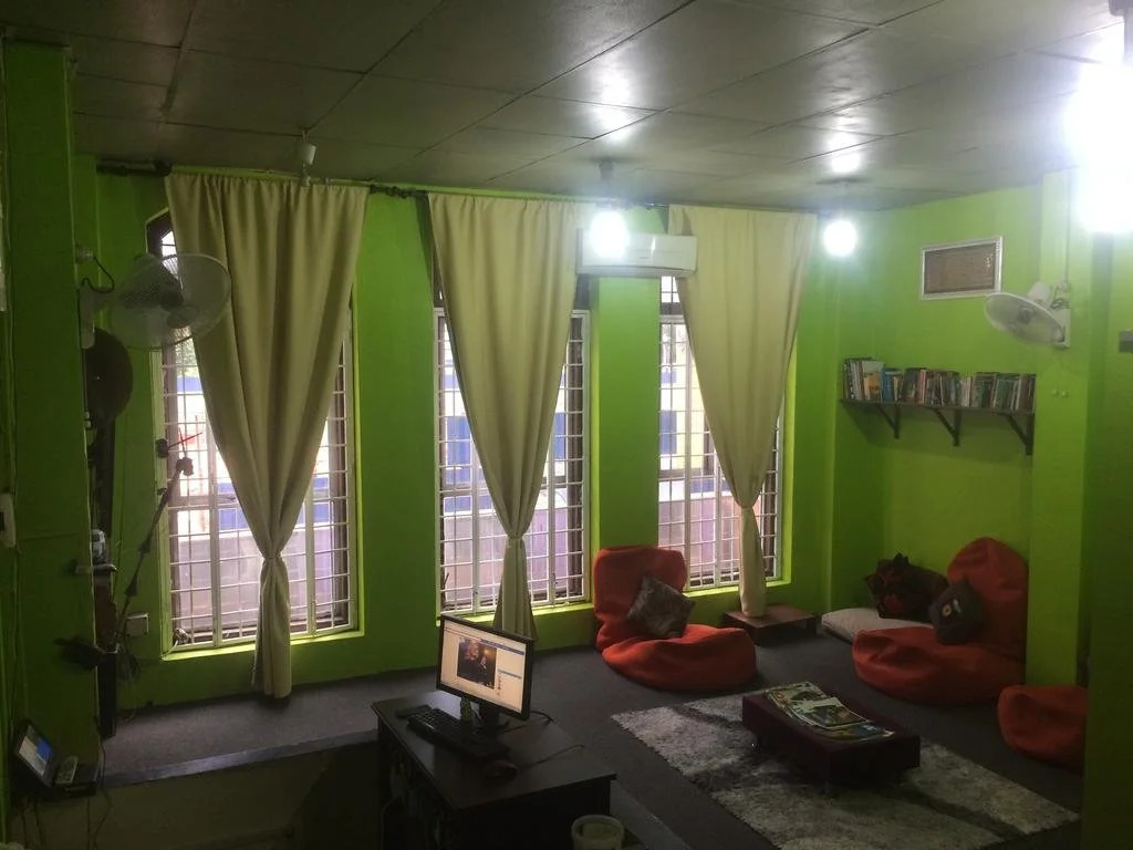 The Longhouse Travellers Inn - Hostel